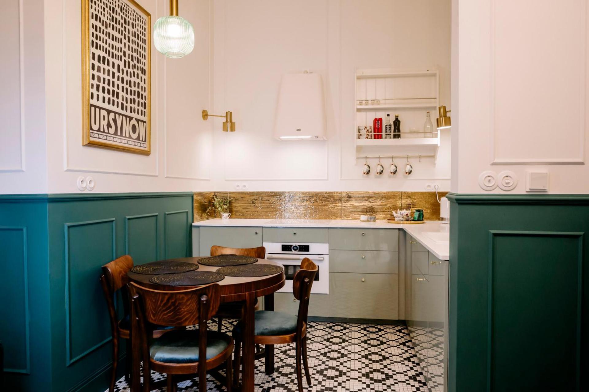 French Touch: Romantyczny W Kamienicy Appartement Warschau